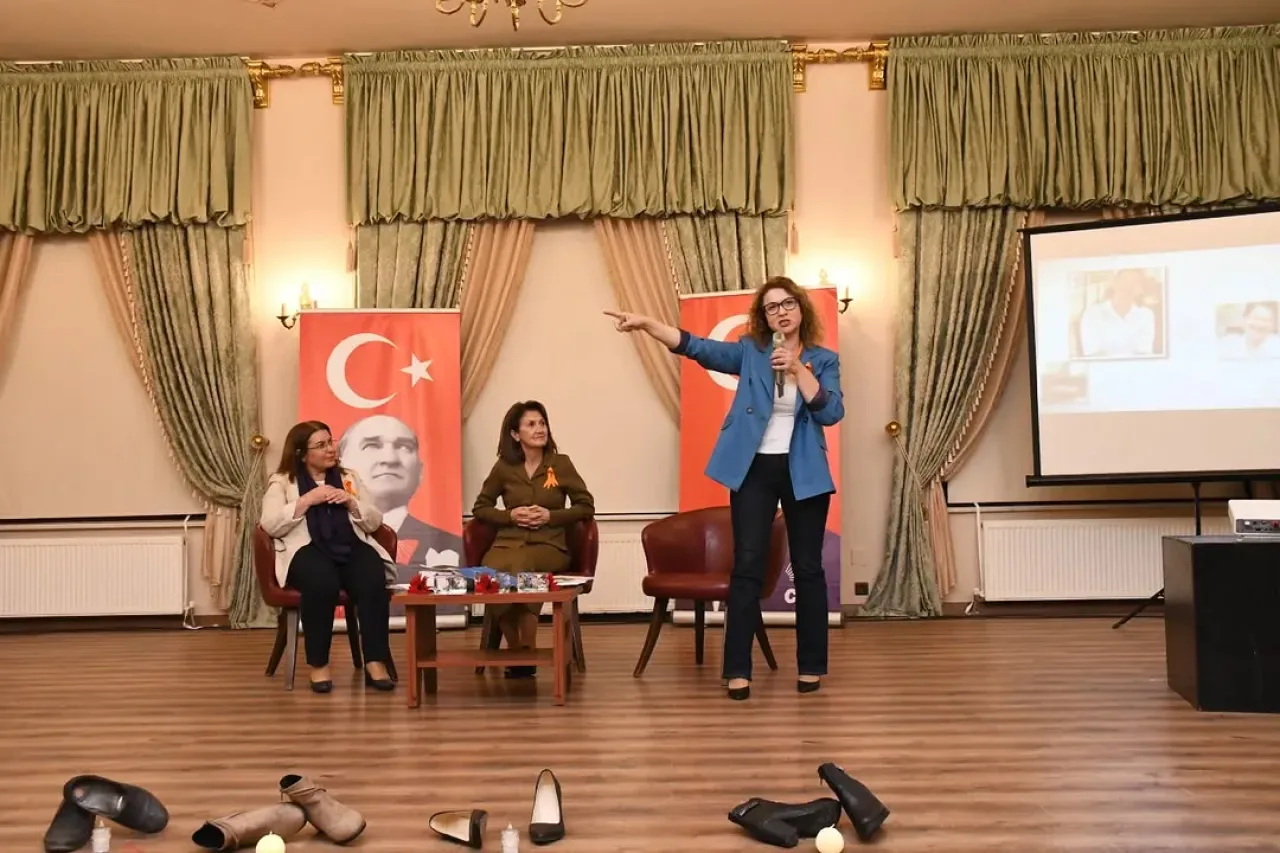 Balıkesir'de Kadına Şiddetle Mücadele İçin Yerelden Güçlenme Vurgusu Balıkesir'de Kadına Şiddetle Mücadele İçin Yerelden Güçlenme Vurgusu