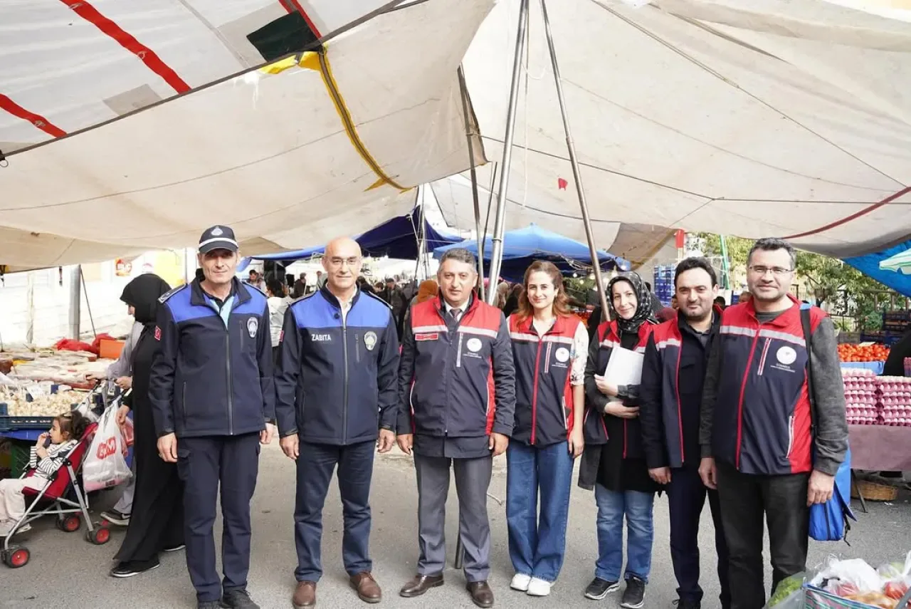 Tuzla'da Semt Pazarları Sıkı Denetim Altında Tuzla'da Semt Pazarları Sıkı Denetim Altında