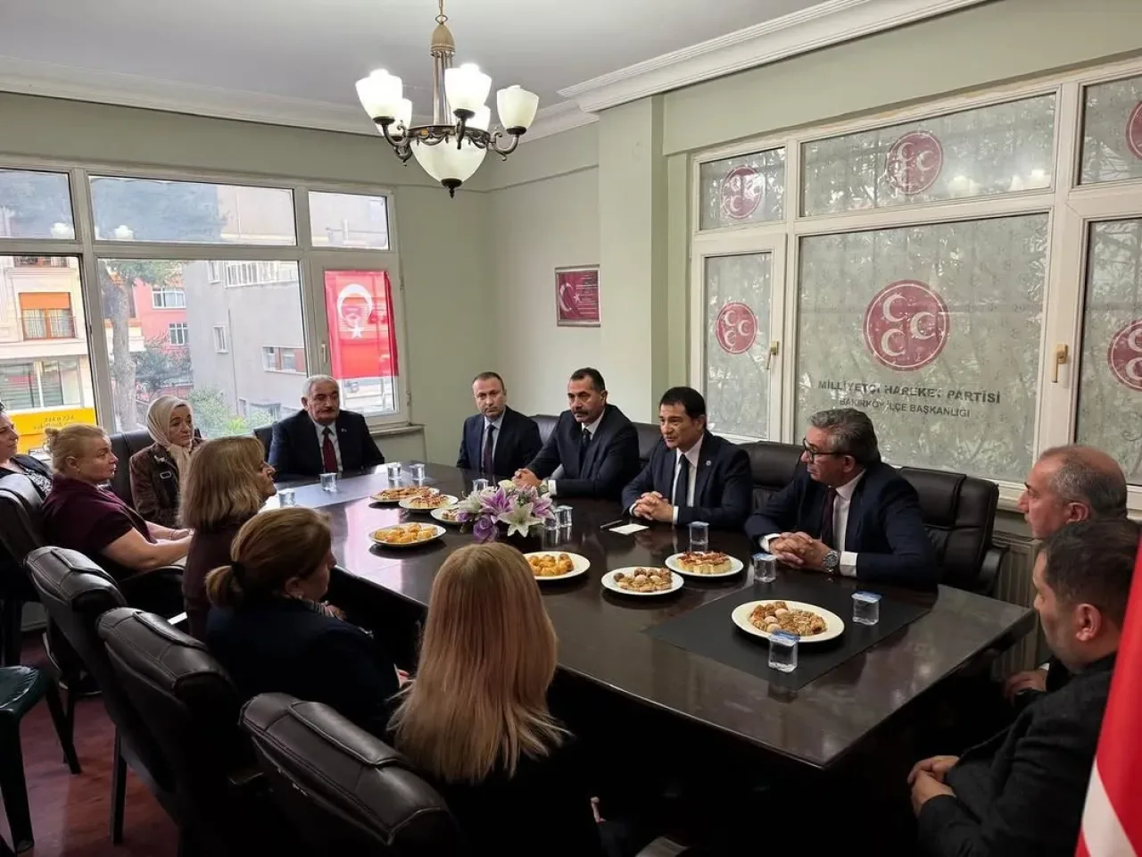 MHP Bakırköy'de Vatandaş ve Parti Teşkilatı Ziyaretleri Gerçekleştirdi MHP Bakırköy'de Vatandaş ve Parti Teşkilatı Ziyaretleri Gerçekleştirdi
