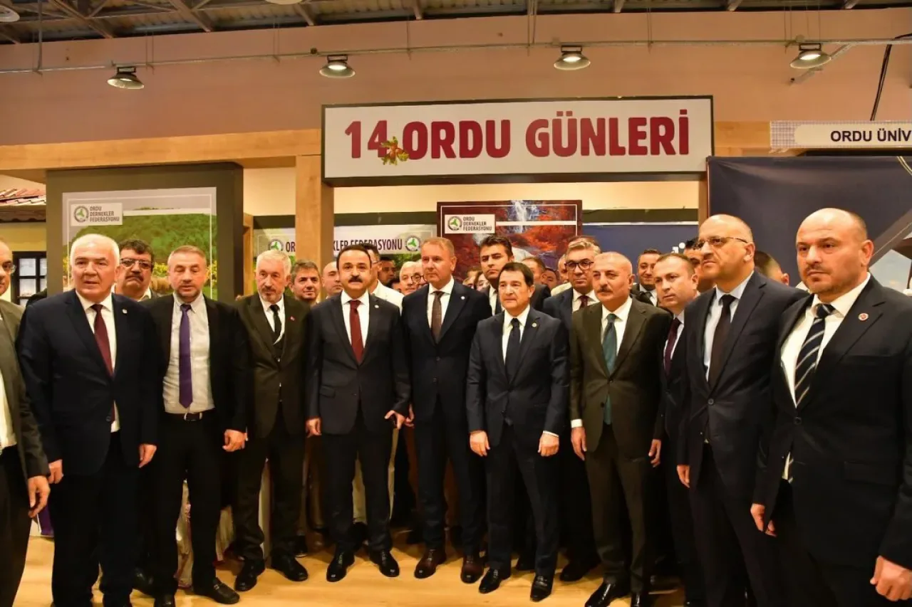 MHP'li Vekiller ve Yöneticiler Ordu Günleri Etkinliğinde Hemşerileriyle Buluştu MHP'li Vekiller ve Yöneticiler Ordu Günleri Etkinliğinde Hemşerileriyle Buluştu