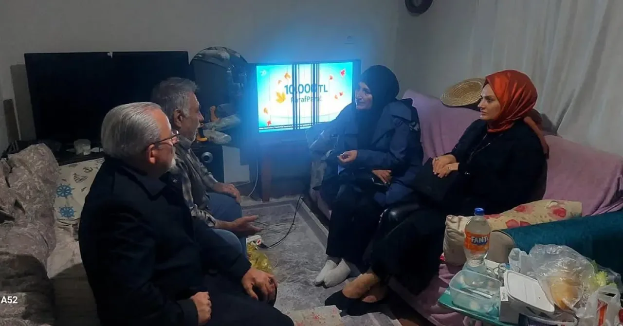 Ümraniye'de AK Parti İlçe Teşkilatından Mahalle Ziyareti Ümraniye'de AK Parti İlçe Teşkilatından Mahalle Ziyareti