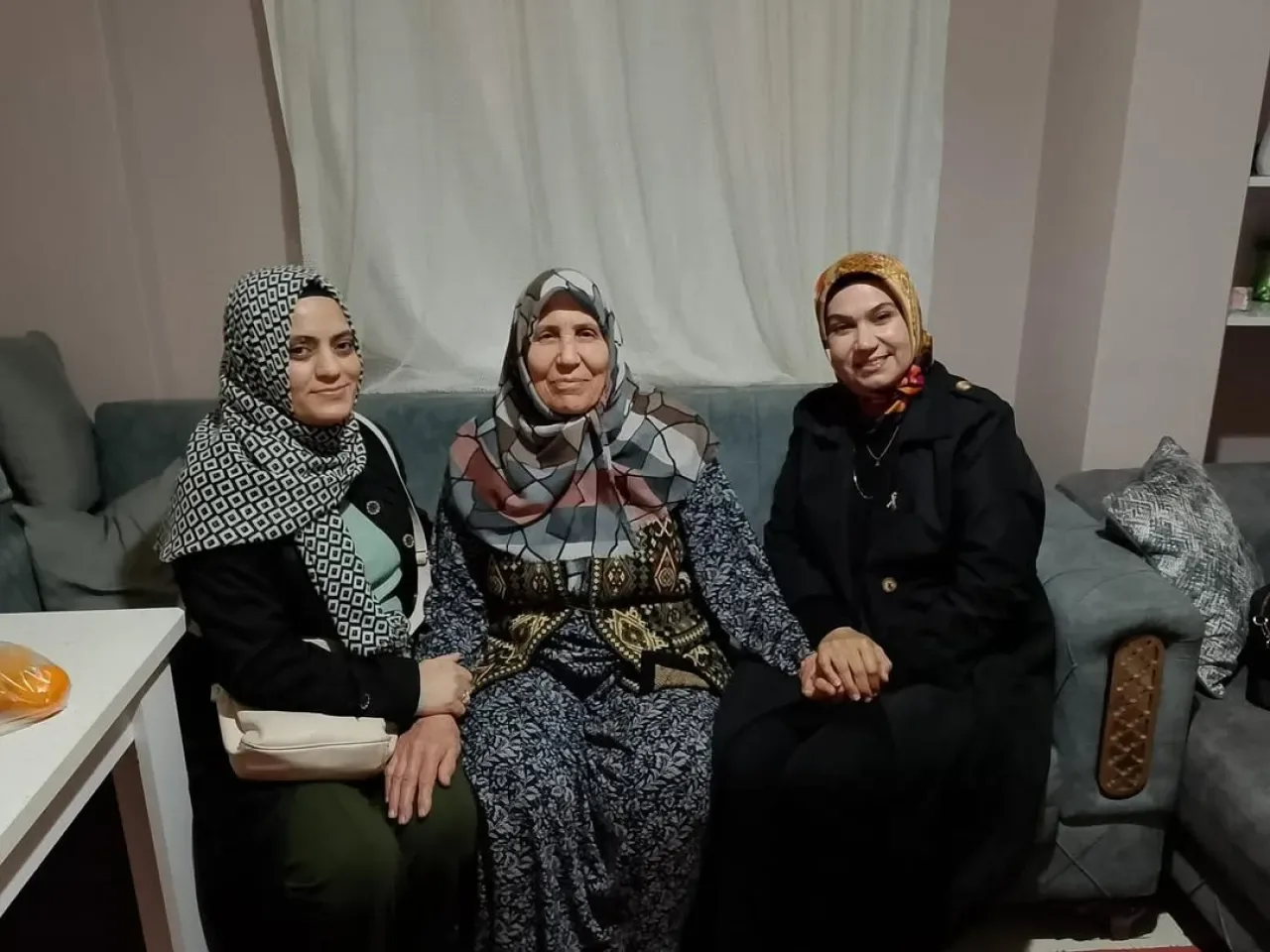 AK Parti Ümraniye İlçe Teşkilatı Tatlısu Mahallesi'nde Esnaf ve Vatandaş Ziyaretleri Gerçekleştirdi AK Parti Ümraniye İlçe Teşkilatı Tatlısu Mahallesi'nde Esnaf ve Vatandaş Ziyaretleri Gerçekleştirdi