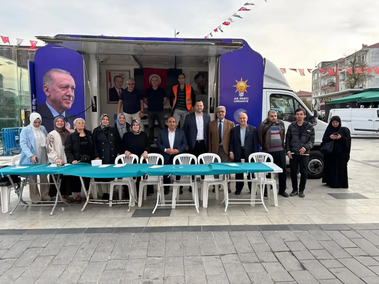 AK Parti Ümraniye Teşkilatı, Alemdağ Caddesi'nde Vatandaşlarla Buluştu AK Parti Ümraniye Teşkilatı, Alemdağ Caddesi'nde Vatandaşlarla Buluştu