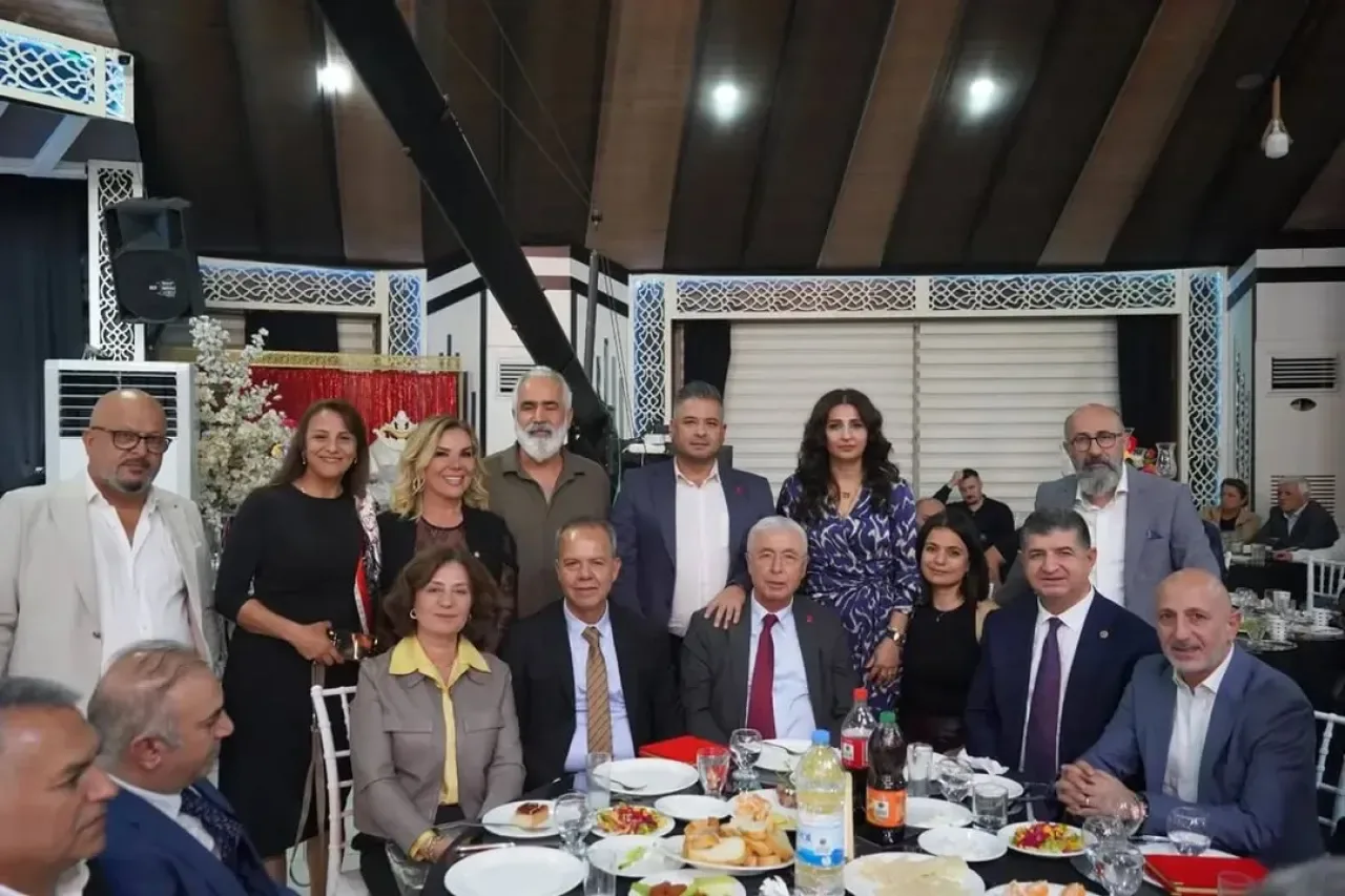 CHP'li Heyet Aşık Mahzuni Şerif Anma Gecesi'ne Katıldı CHP'li Heyet Aşık Mahzuni Şerif Anma Gecesi'ne Katıldı