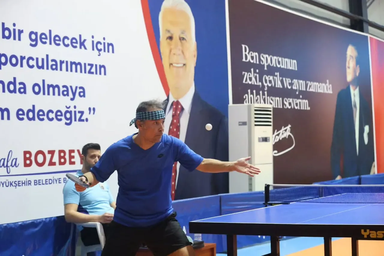 Bursa'da Öğretmenler Günü'ne Özel Masa Tenisi Turnuvası Düzenlendi Bursa'da Öğretmenler Günü'ne Özel Masa Tenisi Turnuvası Düzenlendi