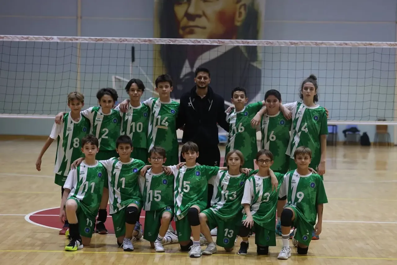 Bursa Büyükşehir Belediyespor, Osmangazi Belediyespor'u 3-0 Mağlup Etti Bursa Büyükşehir Belediyespor, Osmangazi Belediyespor'u 3-0 Mağlup Etti