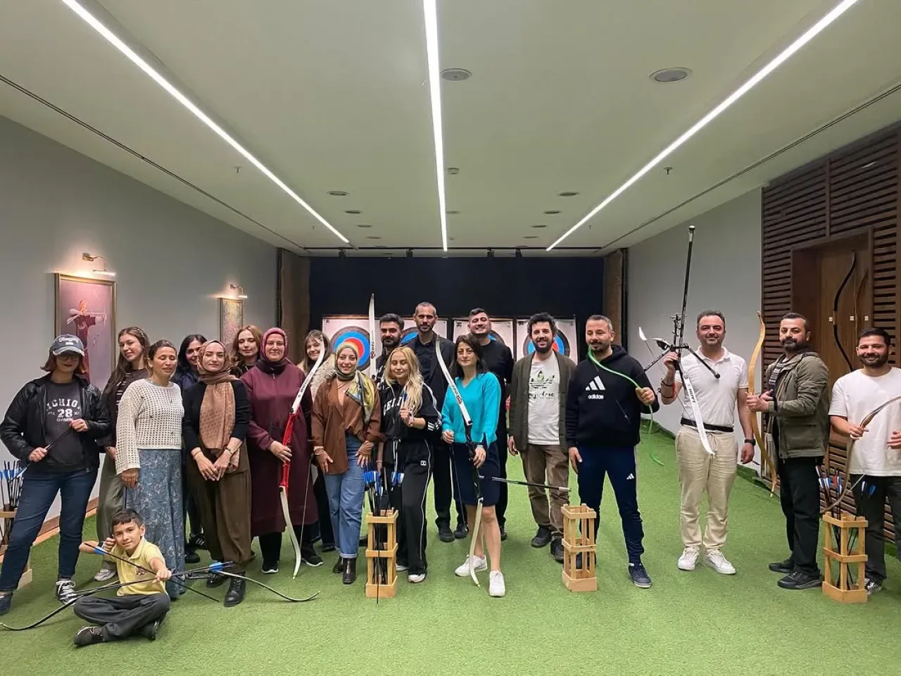 Beyoğlu'nda Öğretmenler Günü'nde Okçuluk ve Bowling Heyecanı Beyoğlu'nda Öğretmenler Günü'nde Okçuluk ve Bowling Heyecanı
