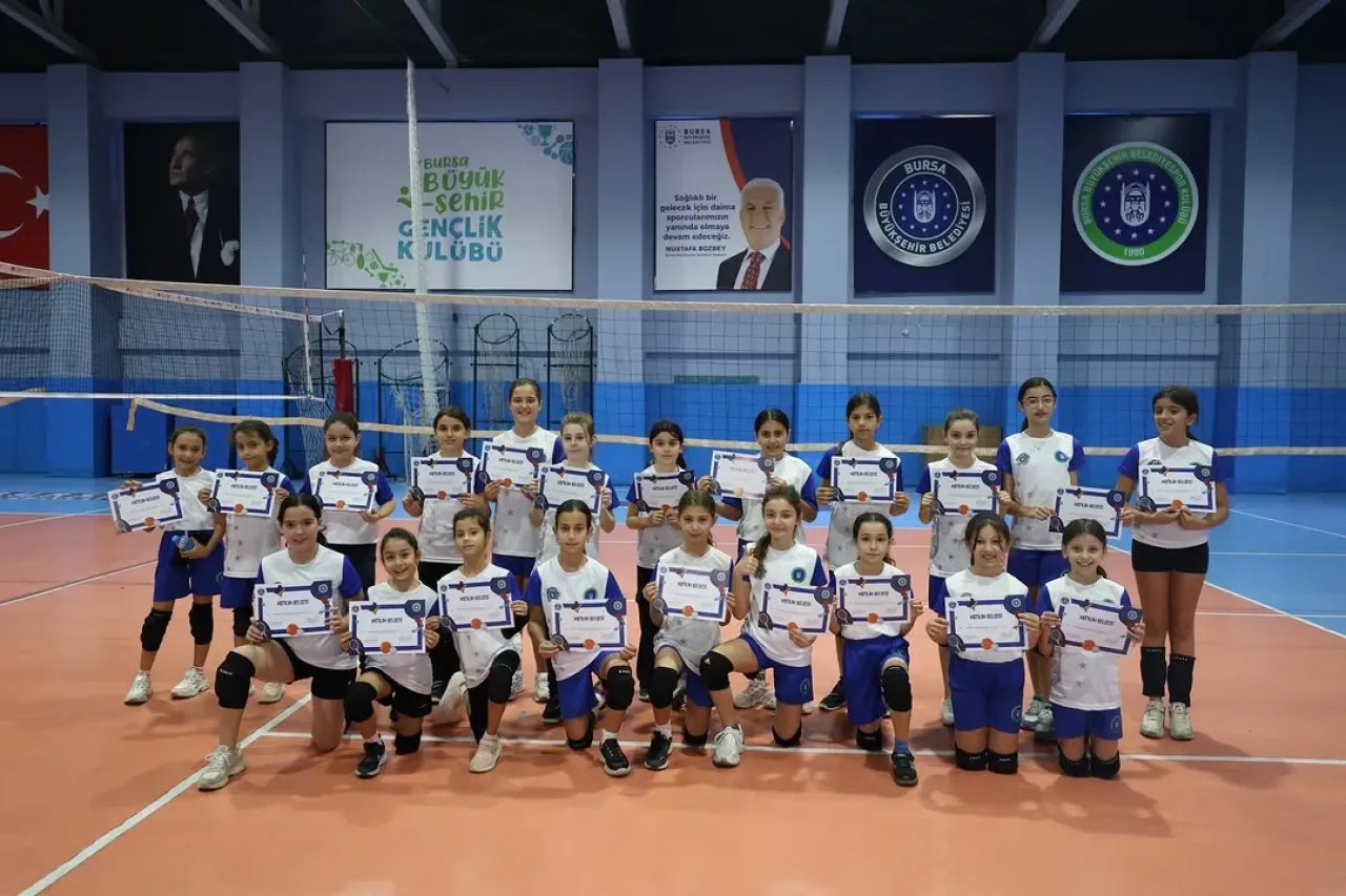 Bursa Büyükşehir Belediyespor Kış Spor Okulları'nda İkinci Dönem Sona Erdi Bursa Büyükşehir Belediyespor Kış Spor Okulları'nda İkinci Dönem Sona Erdi