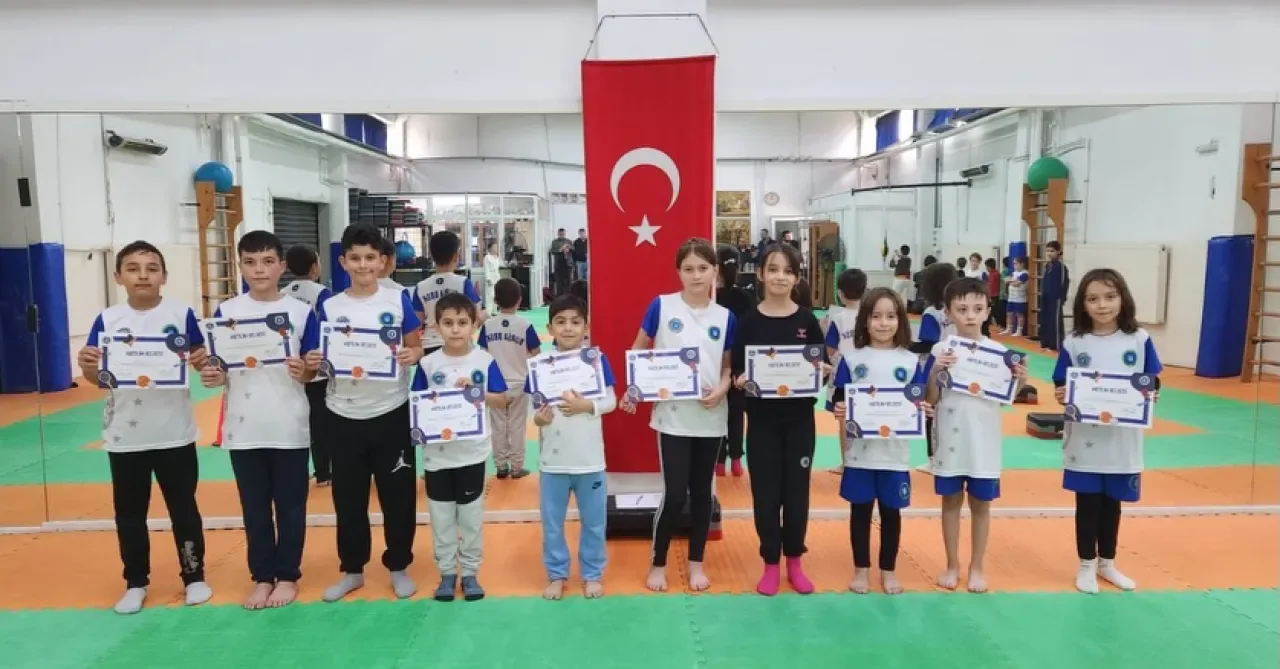 Bursa'da Kış Spor Okulları Sertifika Töreni Coşkusu Bursa'da Kış Spor Okulları Sertifika Töreni Coşkusu
