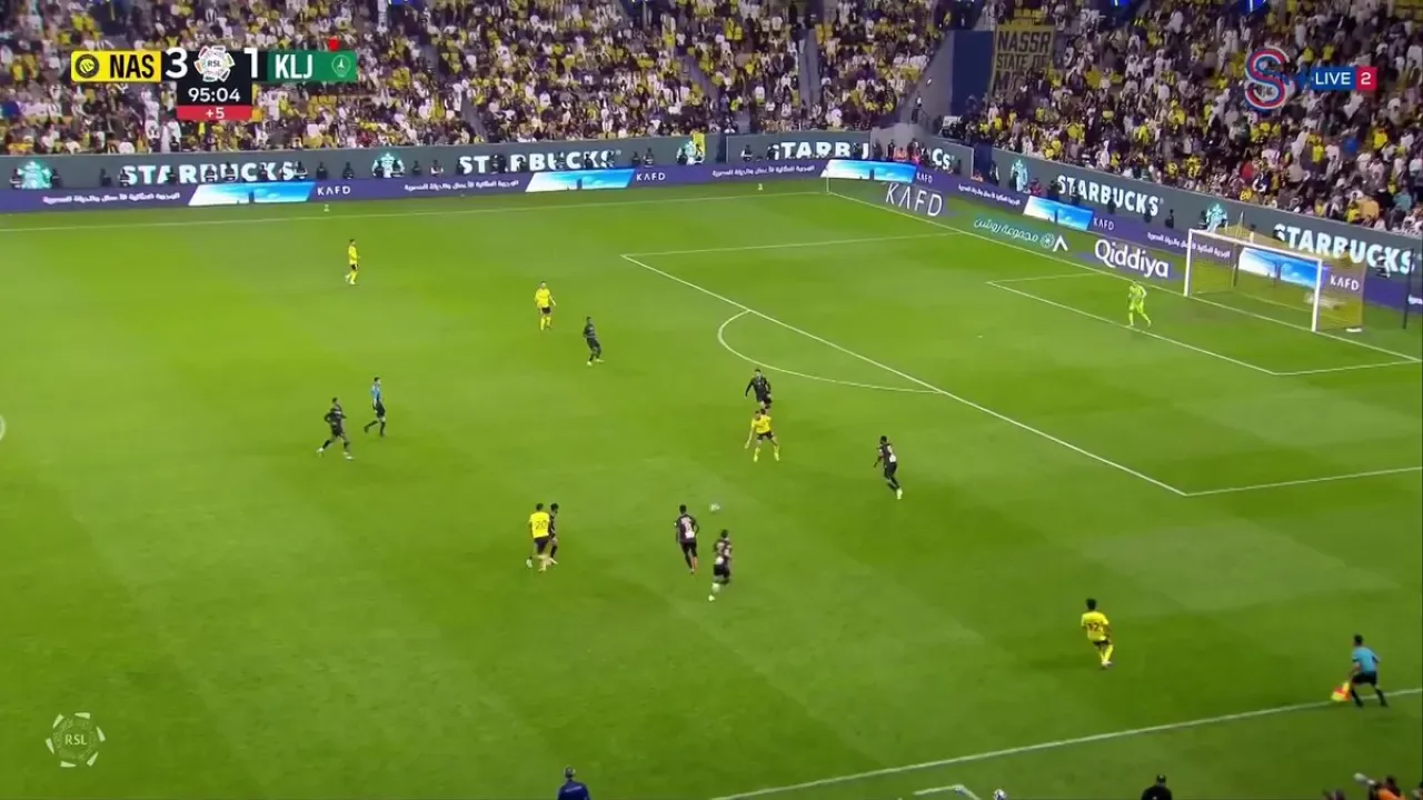 Cristiano Ronaldo'dan Şampiyonlar Ligi'ni Aratmayan Gol Cristiano Ronaldo'dan Şampiyonlar Ligi'ni Aratmayan Gol