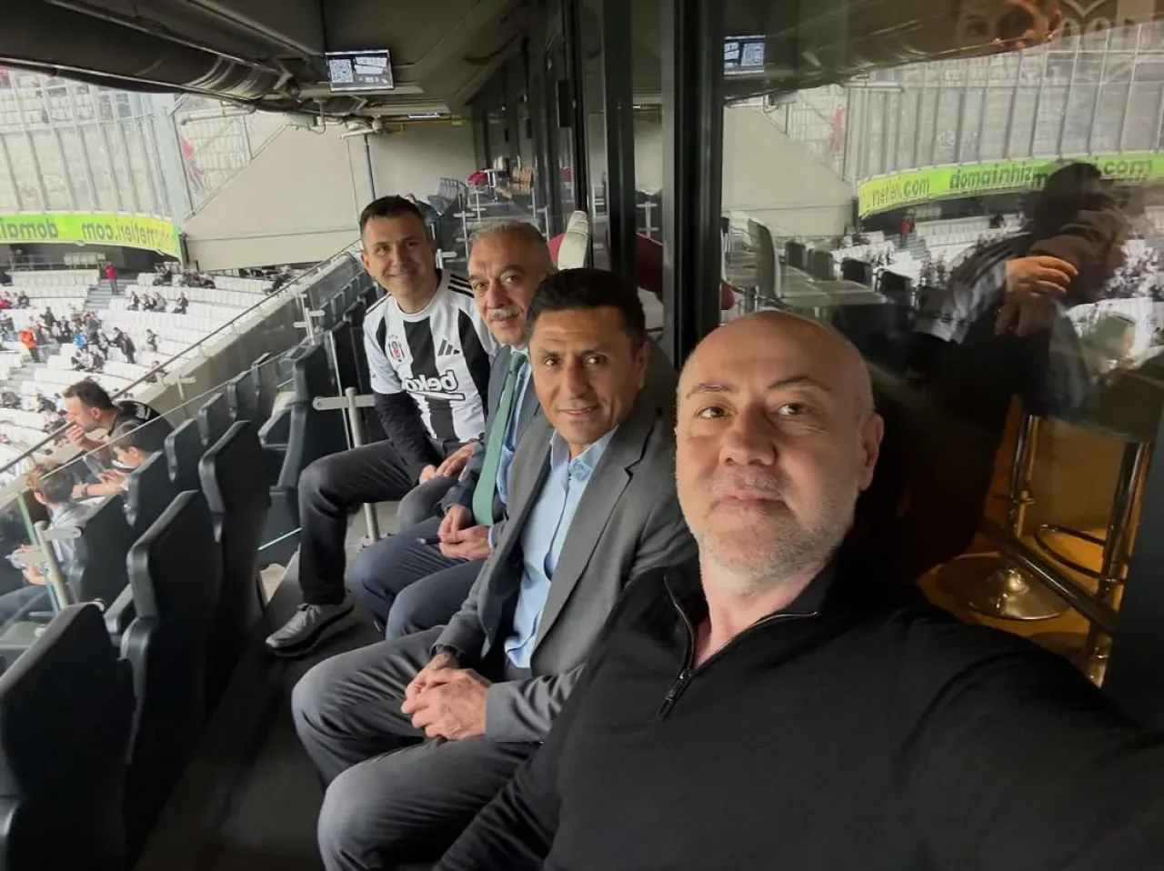 Yeşilay Beşiktaş Şube Başkanı'ndan Beşiktaş Kulübü'ne Teşekkür Yeşilay Beşiktaş Şube Başkanı'ndan Beşiktaş Kulübü'ne Teşekkür