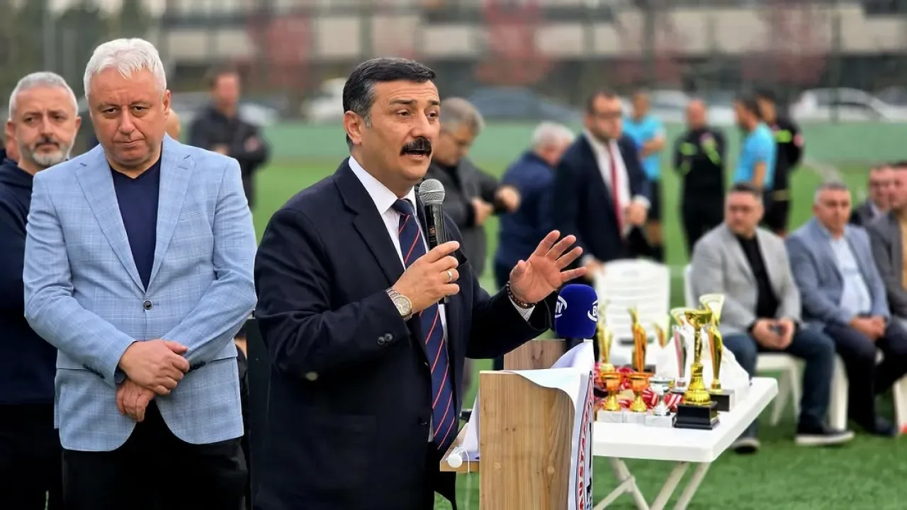 İYİ Parti Bursa Milletvekili Yüksel Selçuk Türkoğlu, Paşader Futbol Turnuvası'na Katıldı İYİ Parti Bursa Milletvekili Yüksel Selçuk Türkoğlu, Paşader Futbol Turnuvası'na Katıldı