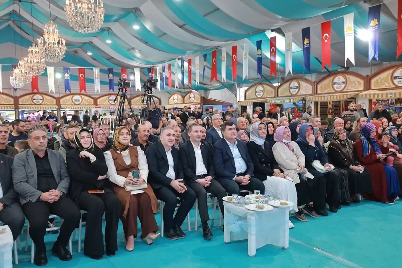Sultanbeyli'de Artvin Rüzgarları Esti: Hemşehriler Buluşması Gerçekleşti Sultanbeyli'de Artvin Rüzgarları Esti: Hemşehriler Buluşması Gerçekleşti