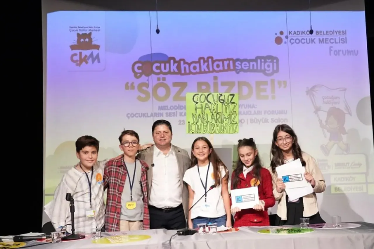 Kadıköy'de Çocuklar, "Söz Bizde" Dedi: Kent Yönetiminde Söz Sahibi Oldular Kadıköy'de Çocuklar, "Söz Bizde" Dedi: Kent Yönetiminde Söz Sahibi Oldular