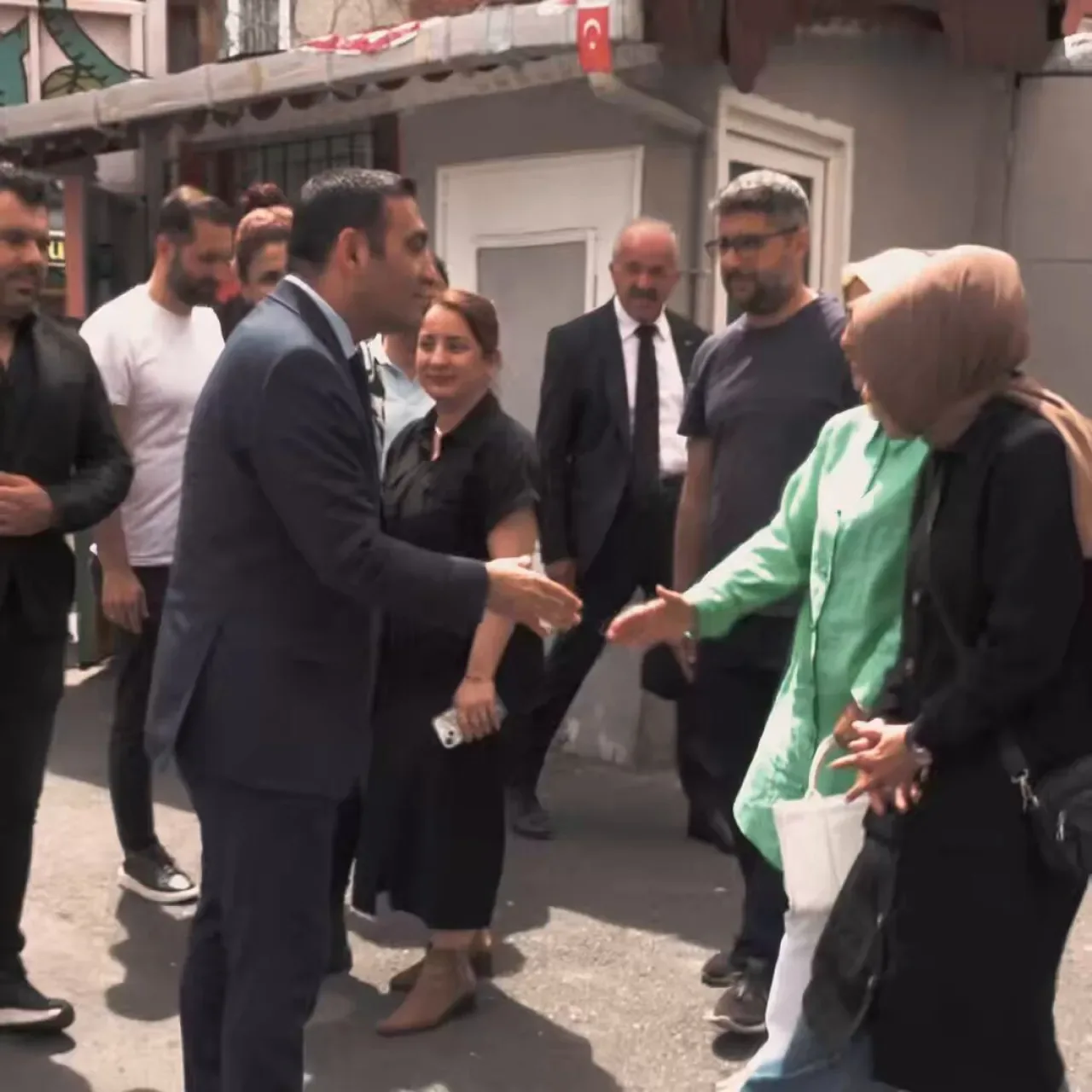 Beyoğlu Belediye Başkanı İnan Güney'den 24 Kasım Öğretmenler Günü Mesajı Beyoğlu Belediye Başkanı İnan Güney'den 24 Kasım Öğretmenler Günü Mesajı