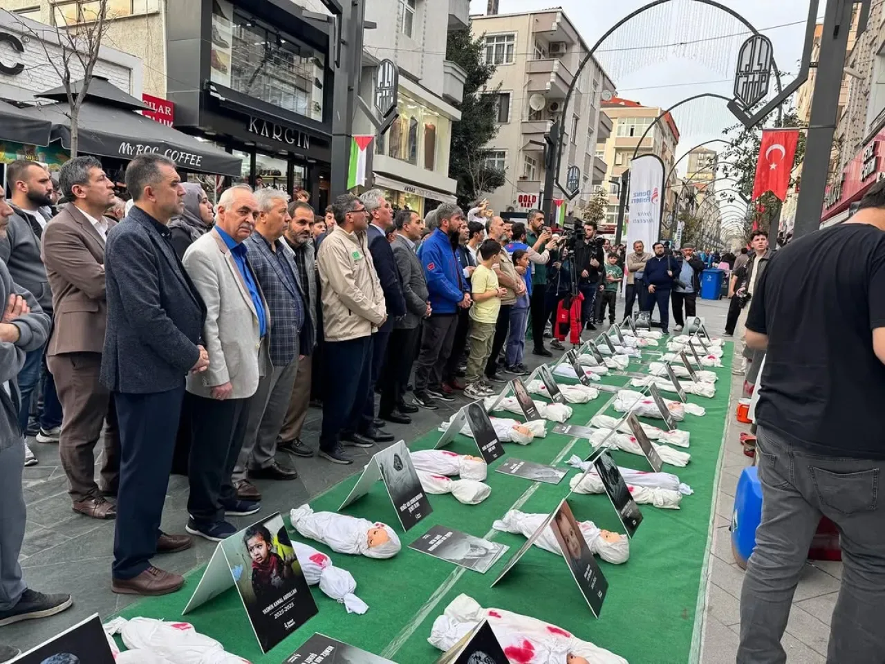 Bağcılar'dan Gazze'ye Umut Olan Dayanışma Etkinliği Büyük İlgi Gördü Bağcılar'dan Gazze'ye Umut Olan Dayanışma Etkinliği Büyük İlgi Gördü