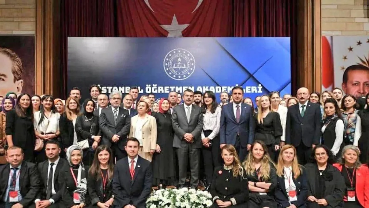 İstanbul İl Millî Eğitim Müdürü Murat Mücahit Yentür'ün 24 Kasım Öğretmenler Günü Mesajı İstanbul İl Millî Eğitim Müdürü Murat Mücahit Yentür'ün 24 Kasım Öğretmenler Günü Mesajı