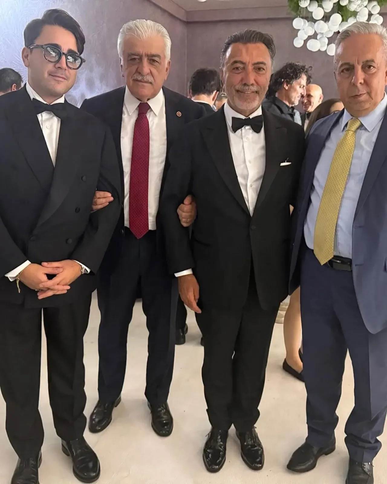 AK Partili Şamil Ayrım, Hemşehrisinin Çocuklarının Nikah Şahidi Oldu AK Partili Şamil Ayrım, Hemşehrisinin Çocuklarının Nikah Şahidi Oldu