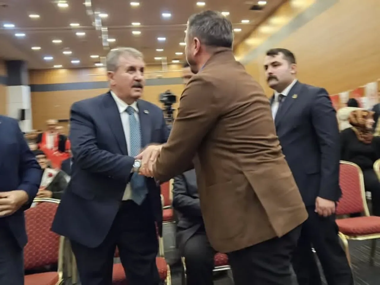 AK Parti Balıkesir İl Başkanlığı, BBP'nin Olağan İl Kongresi'ne Katıldı AK Parti Balıkesir İl Başkanlığı, BBP'nin Olağan İl Kongresi'ne Katıldı