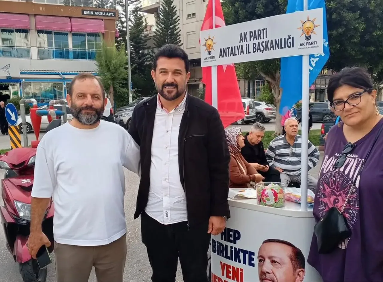 AK Parti Muratpaşa İlçe Teşkilatı Mahallede Üye Kazanım Çalışması Yaptı AK Parti Muratpaşa İlçe Teşkilatı Mahallede Üye Kazanım Çalışması Yaptı