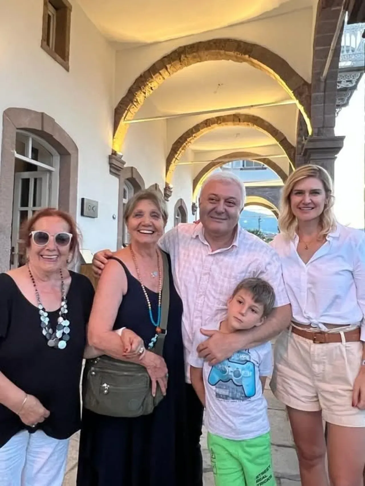 CHP'li Tuncay Özkan, Öğretmenler Günü'nde İlham Veren Öğretmenlerini Andı CHP'li Tuncay Özkan, Öğretmenler Günü'nde İlham Veren Öğretmenlerini Andı