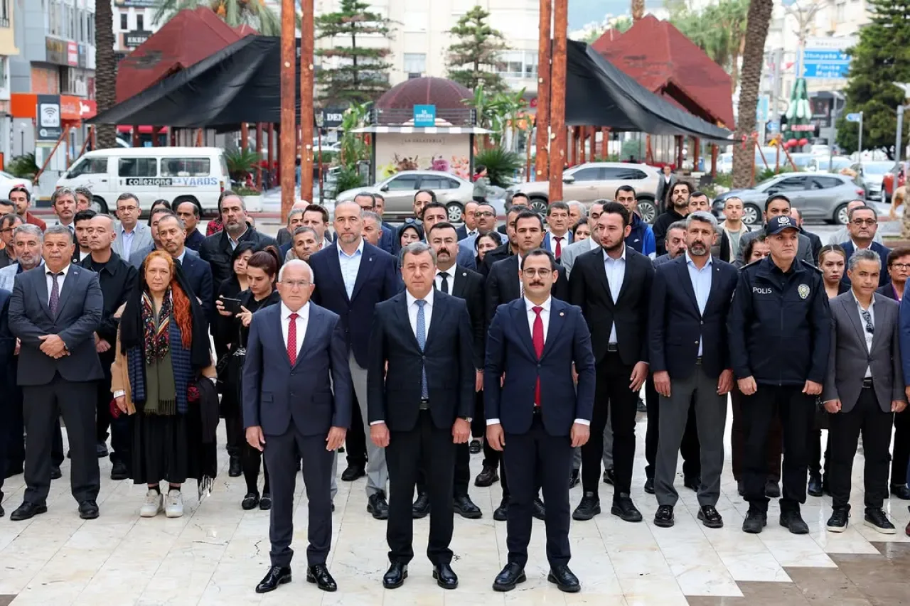 Kumluca Ticaret Borsası Başkanı Öğretmenler Günü Töreninde Kumluca Ticaret Borsası Başkanı Öğretmenler Günü Töreninde