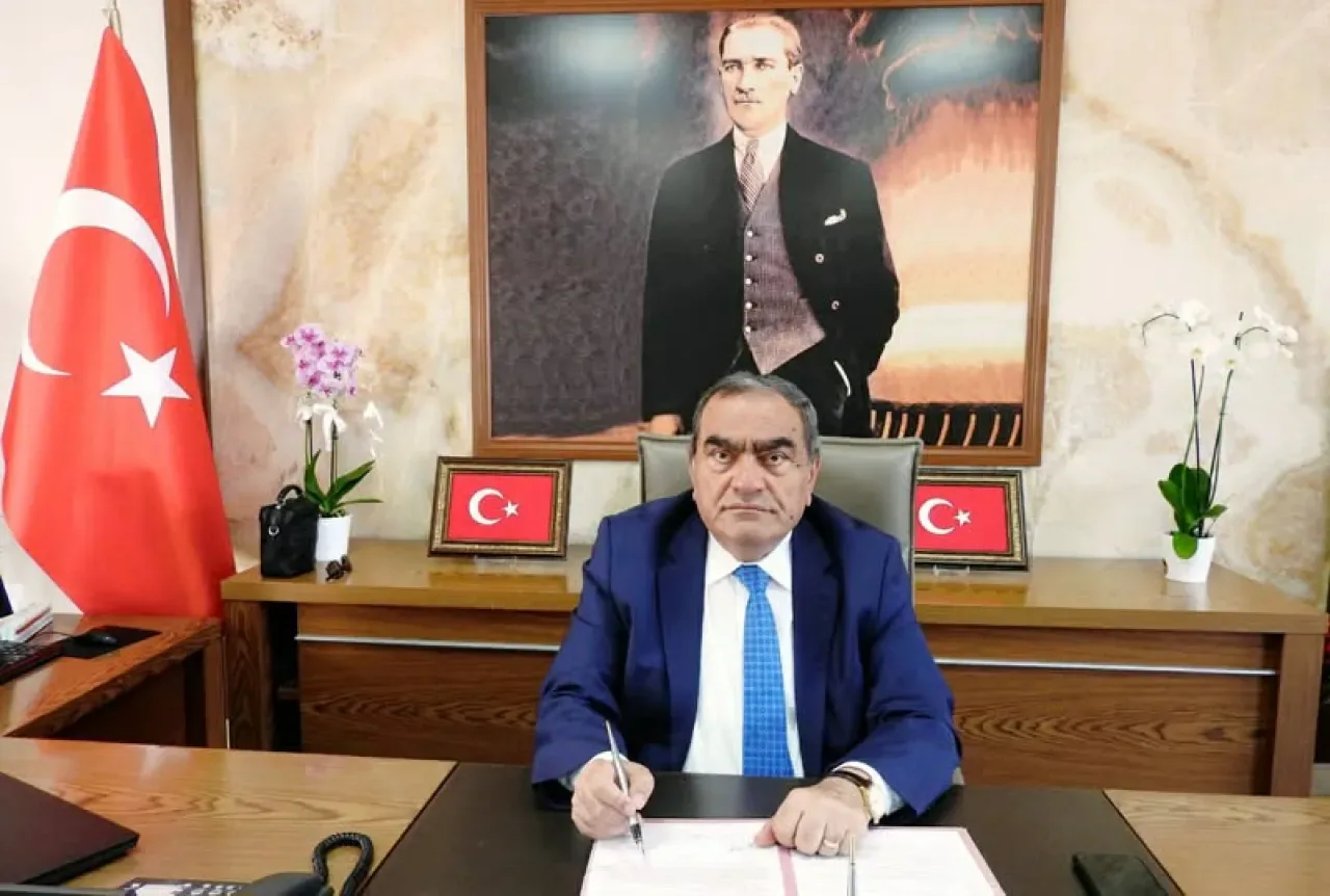 Mustafakemalpaşa Kaymakamı Mehmet Okur'un 24 Kasım Öğretmenler Günü Mesajı Mustafakemalpaşa Kaymakamı Mehmet Okur'un 24 Kasım Öğretmenler Günü Mesajı
