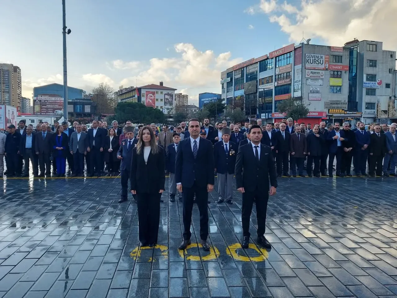 Esenyurt'ta 24 Kasım Öğretmenler Günü Çelenk Sunma Töreni Esenyurt'ta 24 Kasım Öğretmenler Günü Çelenk Sunma Töreni
