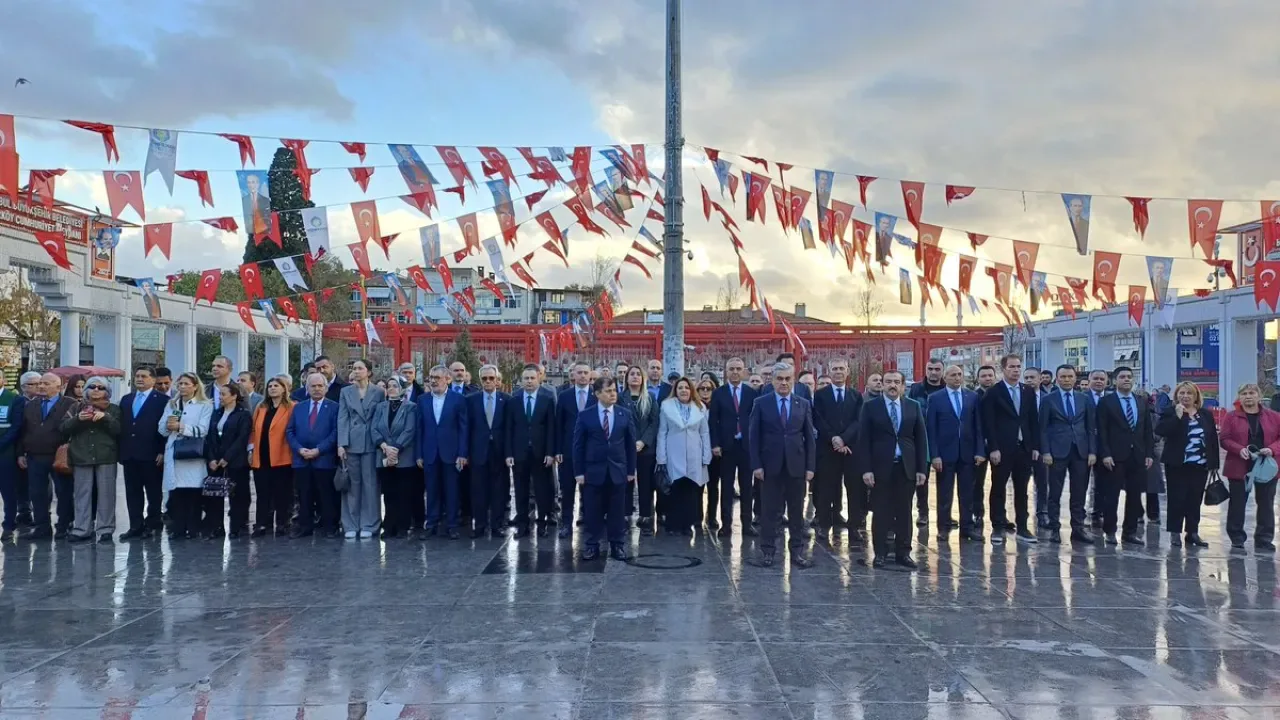 Bakırköy'de 24 Kasım Öğretmenler Günü Çelenk Sunma Töreni Düzenlendi Bakırköy'de 24 Kasım Öğretmenler Günü Çelenk Sunma Töreni Düzenlendi