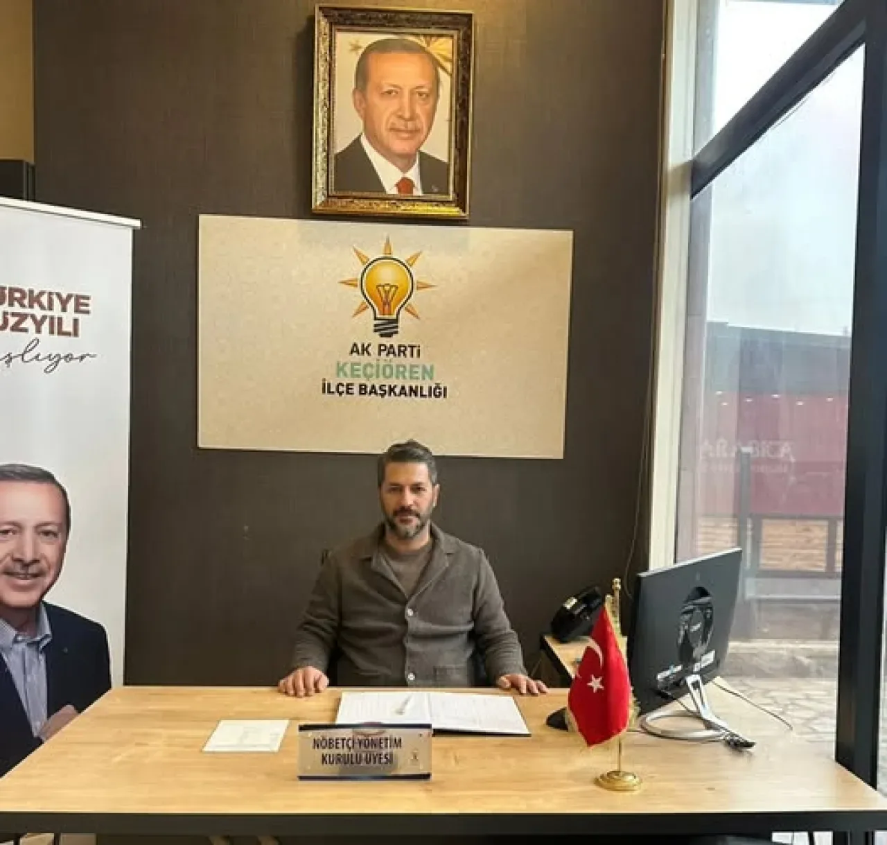 AK Parti Keçiören İlçe Başkanlığı'nda Nöbetçi Başkan Yardımcısı Vatandaşları Bekliyor AK Parti Keçiören İlçe Başkanlığı'nda Nöbetçi Başkan Yardımcısı Vatandaşları Bekliyor