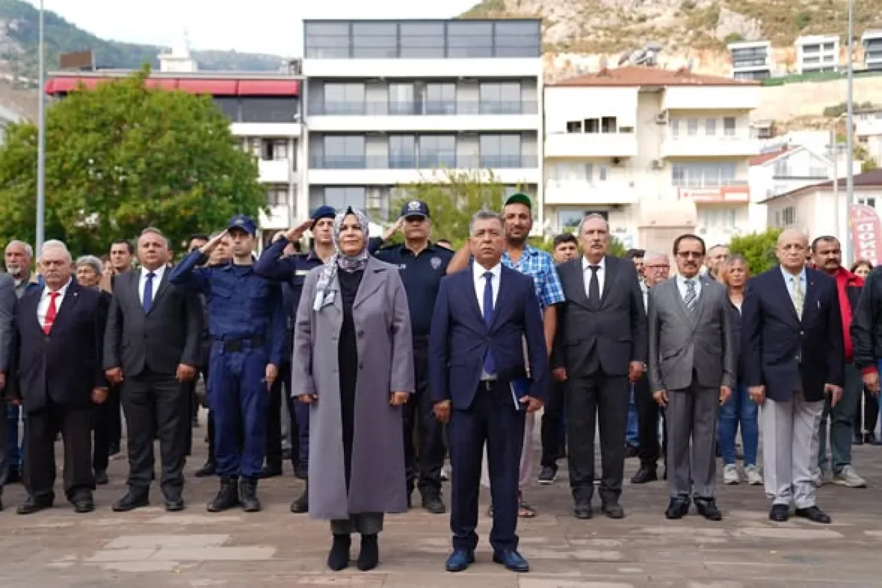 Finike'de 24 Kasım Öğretmenler Günü Kutlandı Finike'de 24 Kasım Öğretmenler Günü Kutlandı