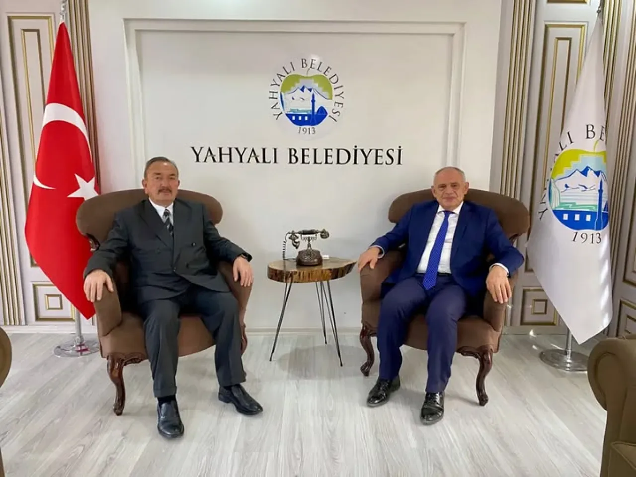 Yahyalı Belediye Başkanı Esat Öztürk'ten 24 Kasım'da Anlamlı Ziyaret Yahyalı Belediye Başkanı Esat Öztürk'ten 24 Kasım'da Anlamlı Ziyaret