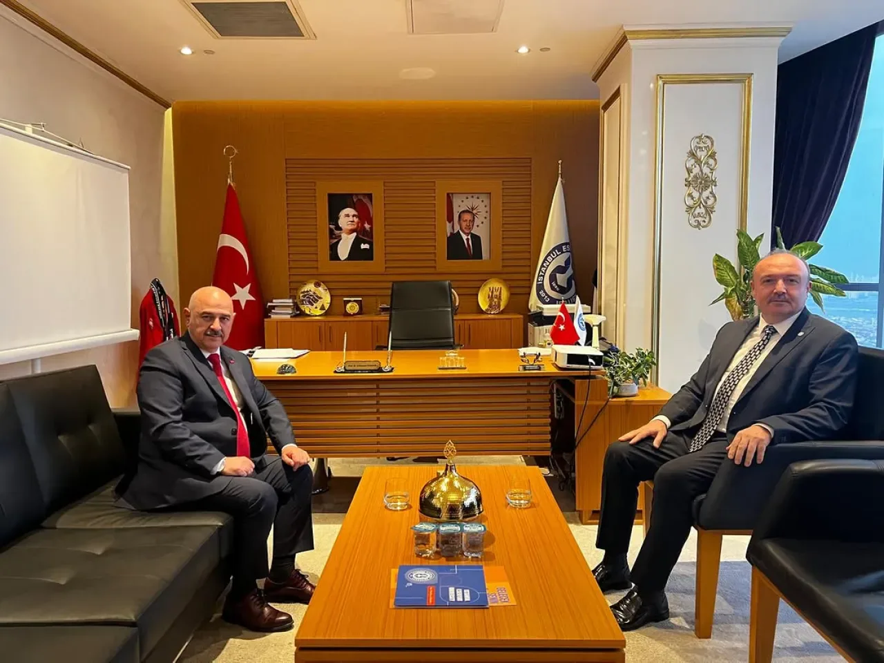 İstanbul Esenyurt Üniversitesi ile Düzce Üniversitesi Arasında Akademik İş Birliği Görüşmeleri İstanbul Esenyurt Üniversitesi ile Düzce Üniversitesi Arasında Akademik İş Birliği Görüşmeleri