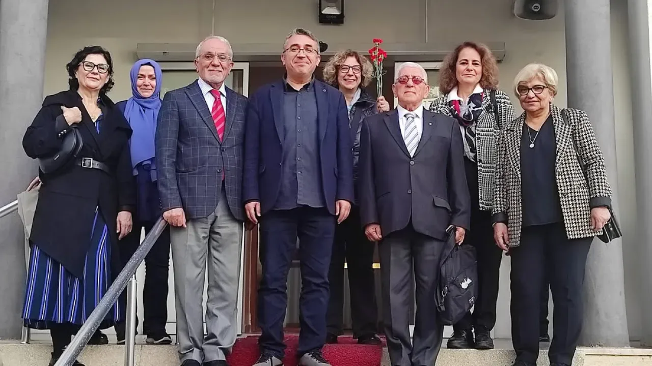 Beşiktaş Kent Konseyi, Halk Eğitimi Merkezi'ni Ziyaret Etti Beşiktaş Kent Konseyi, Halk Eğitimi Merkezi'ni Ziyaret Etti