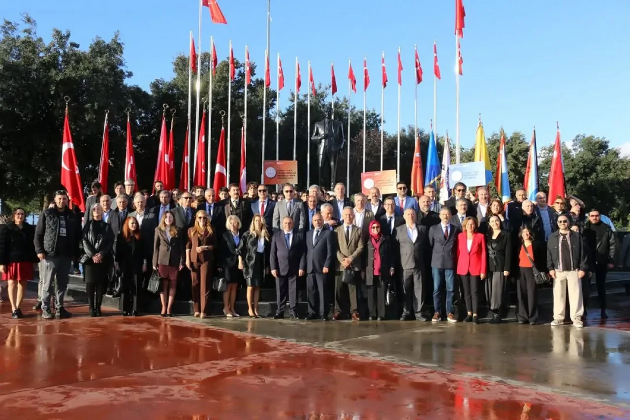 İstanbul Tuzla'da Öğretmenler Günü Çelenk Sunma Töreni Düzenlendi İstanbul Tuzla'da Öğretmenler Günü Çelenk Sunma Töreni Düzenlendi