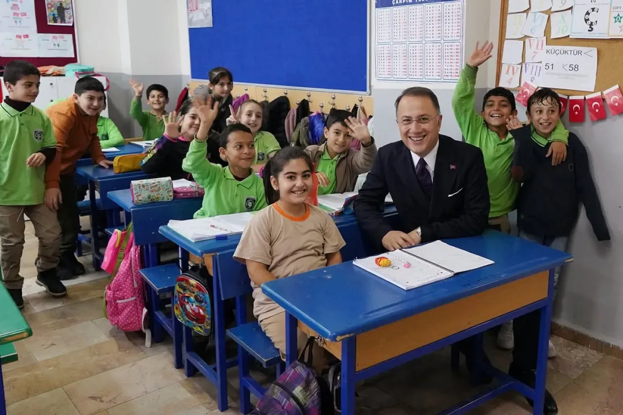 Beylikdüzü Belediye Başkanı Çalık'tan 24 Kasım Öğretmenler Günü Mesajı Beylikdüzü Belediye Başkanı Çalık'tan 24 Kasım Öğretmenler Günü Mesajı
