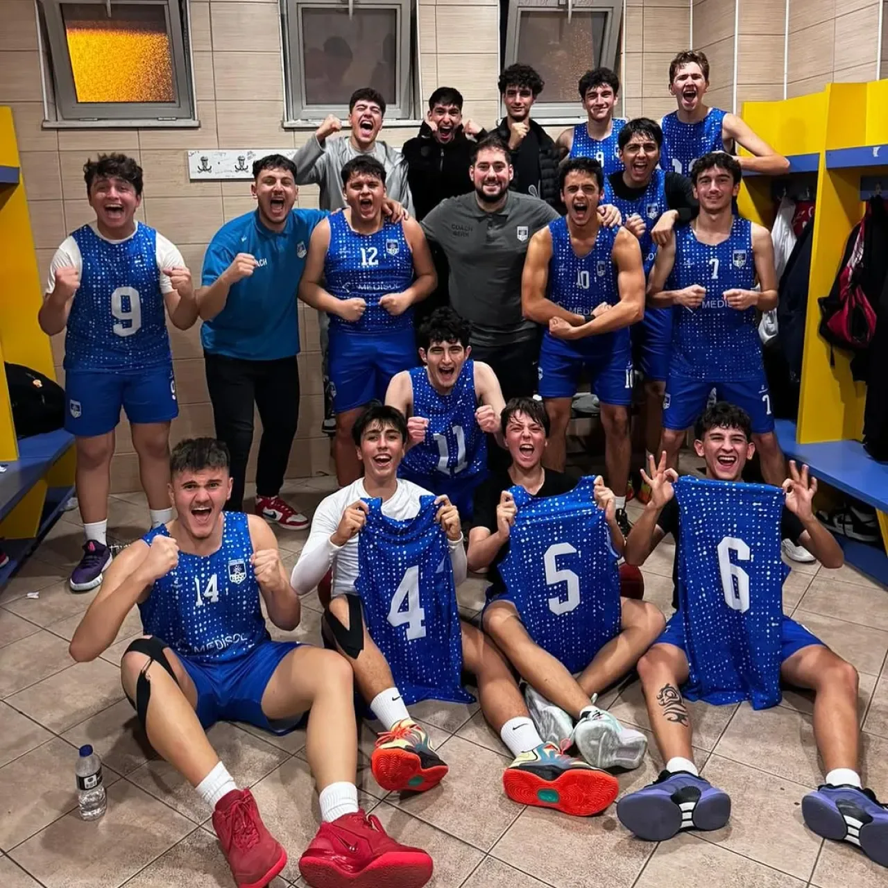 Bahçelievler Belediyespor Genç Basketbol Takımı Avcılar Tanyıldızı'nı Mağlup Etti Bahçelievler Belediyespor Genç Basketbol Takımı Avcılar Tanyıldızı'nı Mağlup Etti