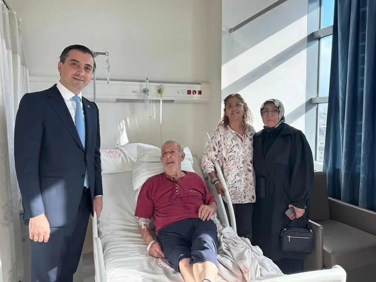 AK Parti Şişli İlçe Başkanı, Hastanede Tedavi Gören Vatandaşı Ziyaret Etti AK Parti Şişli İlçe Başkanı, Hastanede Tedavi Gören Vatandaşı Ziyaret Etti