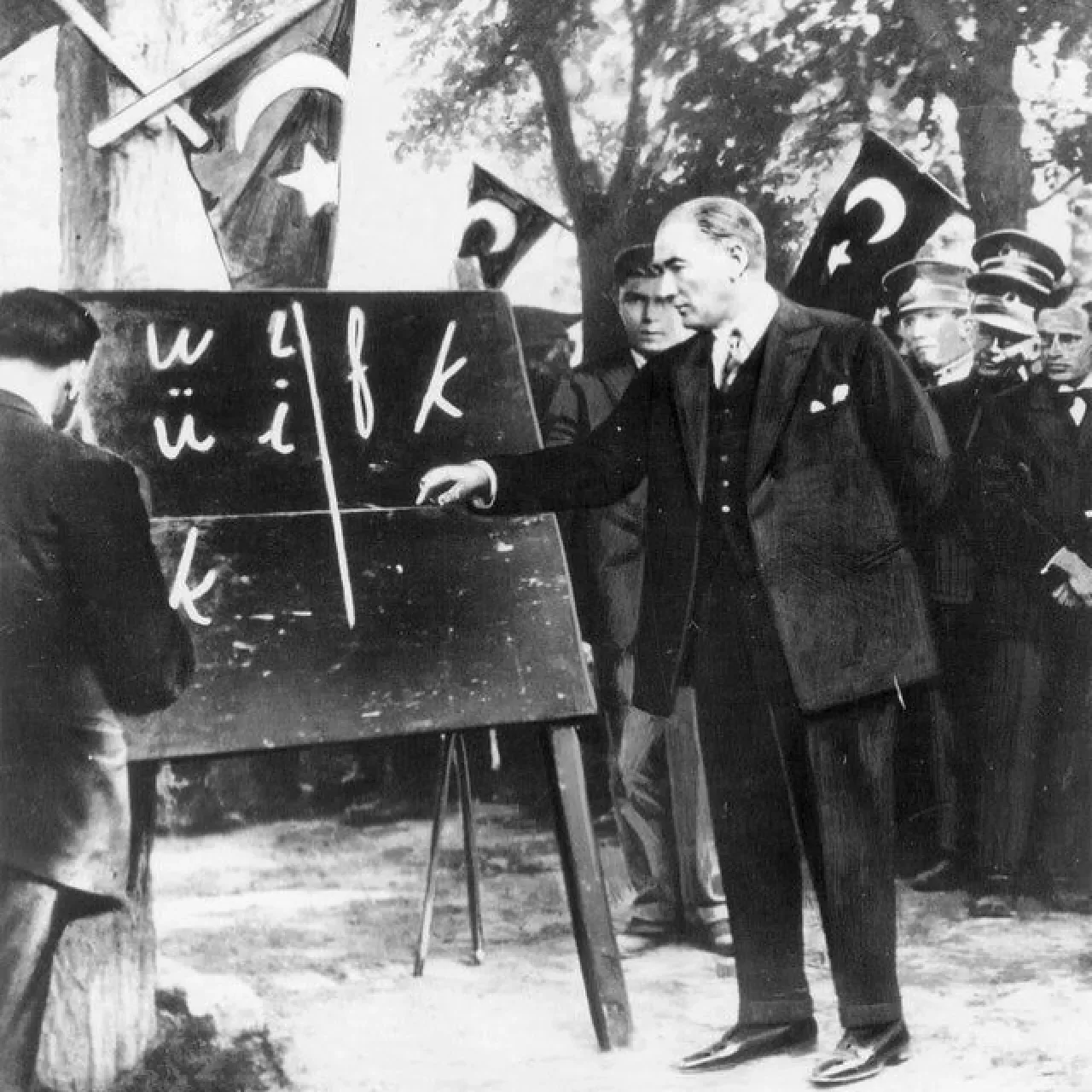 Adalar Kültür Derneği'nden 24 Kasım Öğretmenler Günü'nde Anlamlı Çağrı Adalar Kültür Derneği'nden 24 Kasım Öğretmenler Günü'nde Anlamlı Çağrı