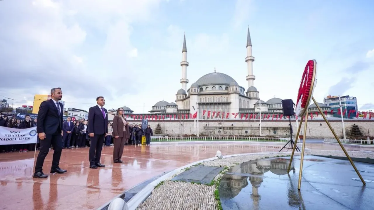 İstanbul İl Milli Eğitim Müdürü Yentür, Öğretmenler Günü'nde Taksim'de Çelenk Sundu İstanbul İl Milli Eğitim Müdürü Yentür, Öğretmenler Günü'nde Taksim'de Çelenk Sundu