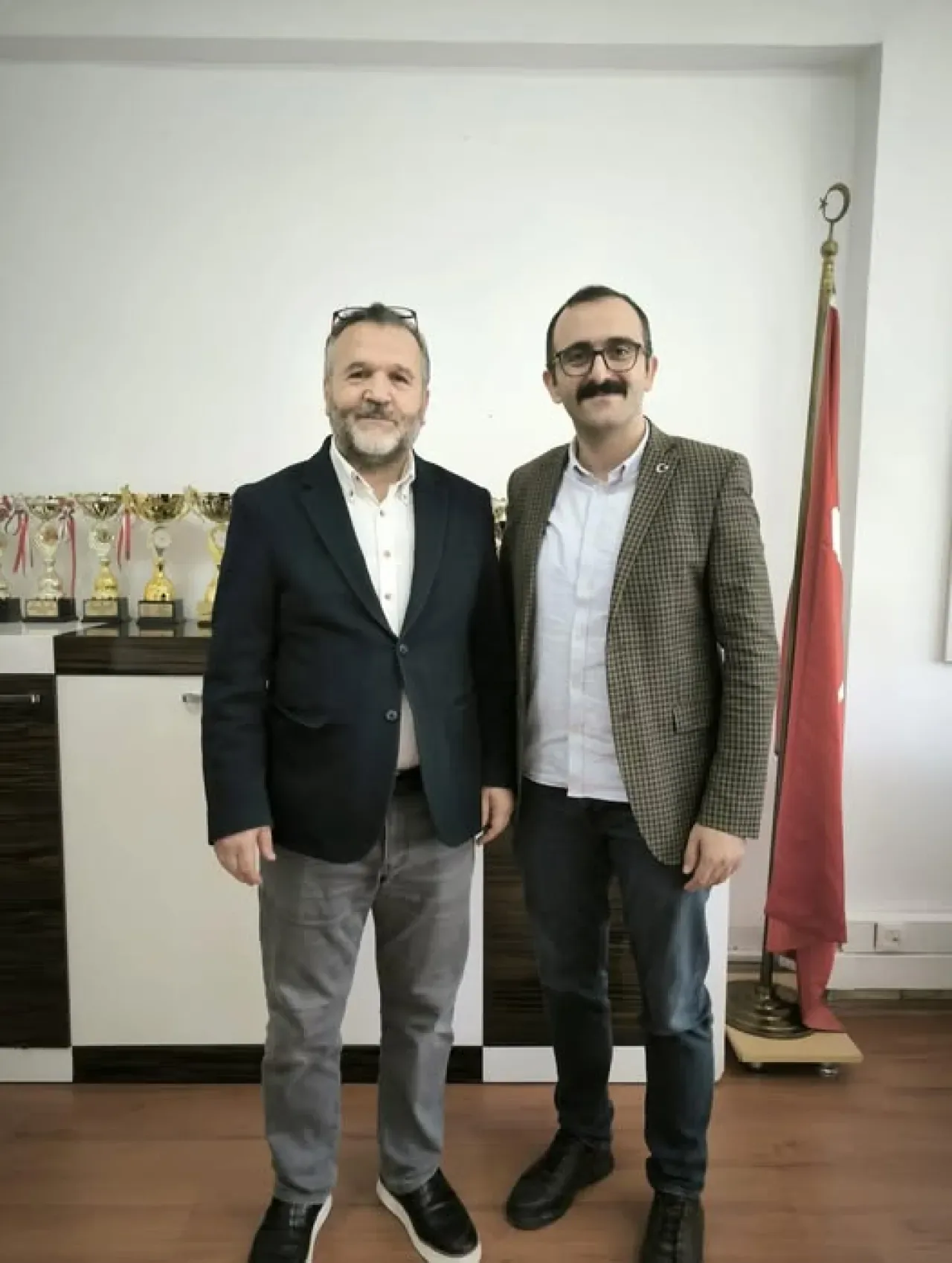 Saadet Partisi Bağcılar İlçe Başkan Yardımcısı Öğretmenler Günü Ziyareti Gerçekleştirdi Saadet Partisi Bağcılar İlçe Başkan Yardımcısı Öğretmenler Günü Ziyareti Gerçekleştirdi