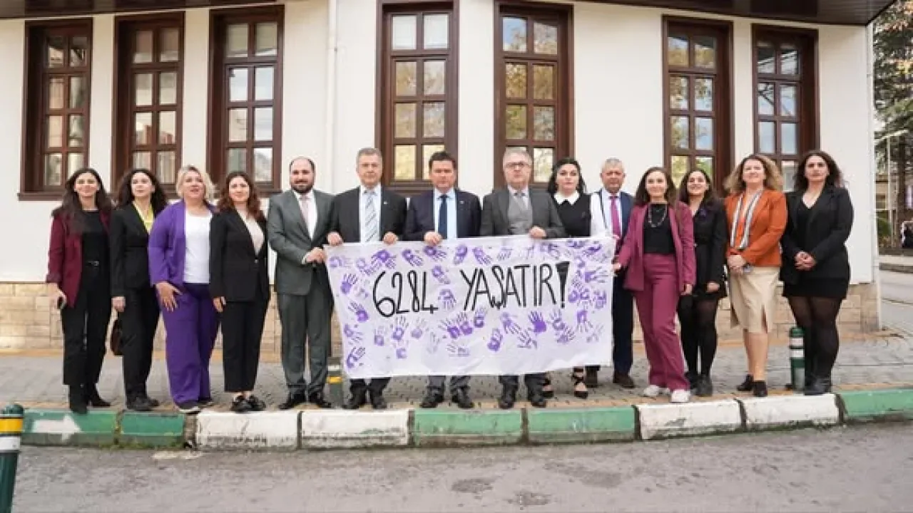 Osmangazi Belediyesi ve Bursa Barosu'ndan Kadına Şiddetle Mücadele İçin Protokol Osmangazi Belediyesi ve Bursa Barosu'ndan Kadına Şiddetle Mücadele İçin Protokol