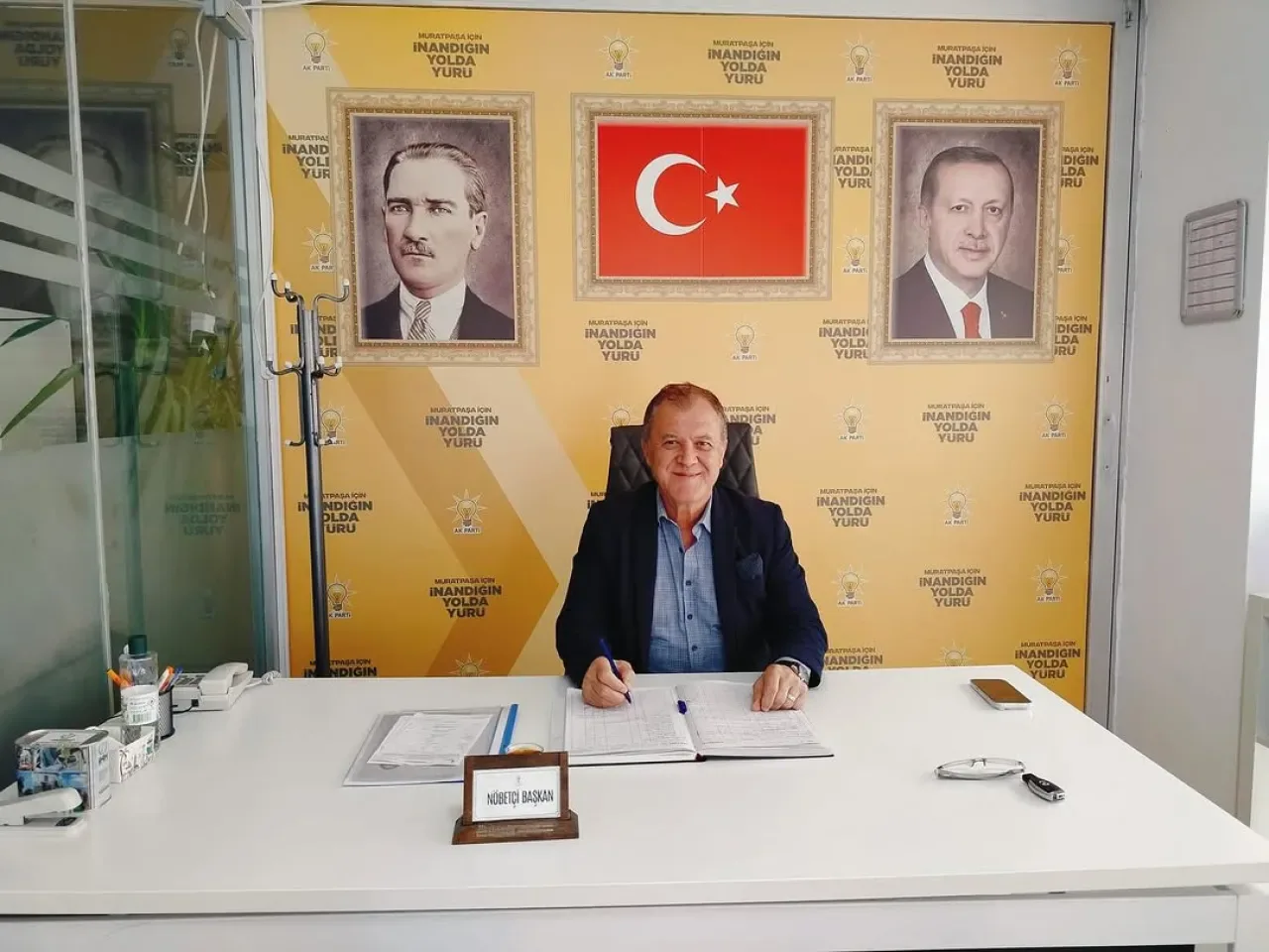 AK Parti Muratpaşa İlçe Başkanlığı'nda Nöbetçi Başkan Görevi Başladı AK Parti Muratpaşa İlçe Başkanlığı'nda Nöbetçi Başkan Görevi Başladı
