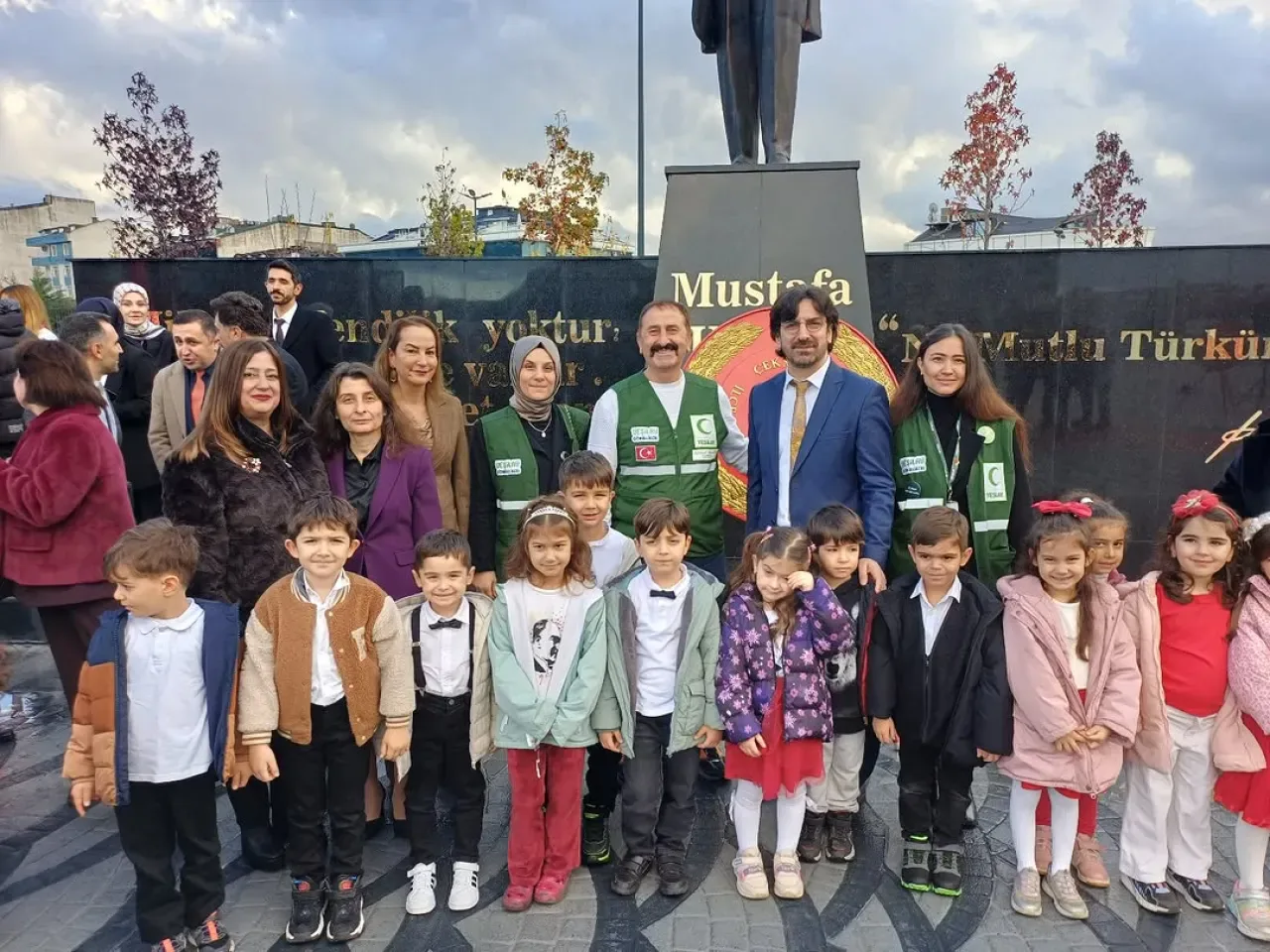 Yeşilay Çekmeköy Şubesi, 24 Kasım Öğretmenler Günü'nde Anma Törenine Katıldı Yeşilay Çekmeköy Şubesi, 24 Kasım Öğretmenler Günü'nde Anma Törenine Katıldı