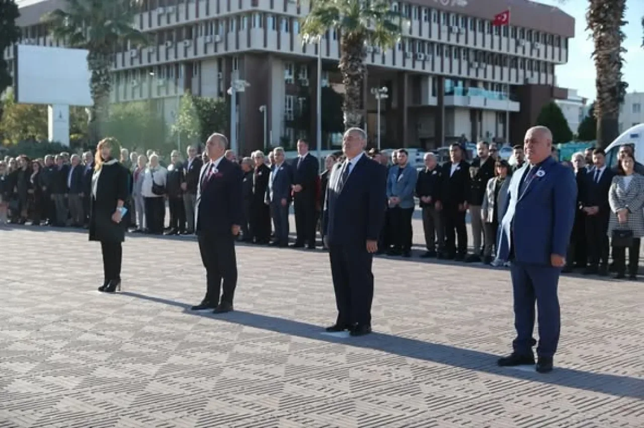 Aliağa'da 24 Kasım Öğretmenler Günü Coşkuyla Kutlandı Aliağa'da 24 Kasım Öğretmenler Günü Coşkuyla Kutlandı