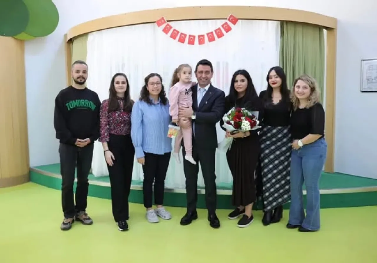 Bayraklı Belediyesi'nden Öğretmenler Günü'nde Anlamlı Ziyaret Bayraklı Belediyesi'nden Öğretmenler Günü'nde Anlamlı Ziyaret