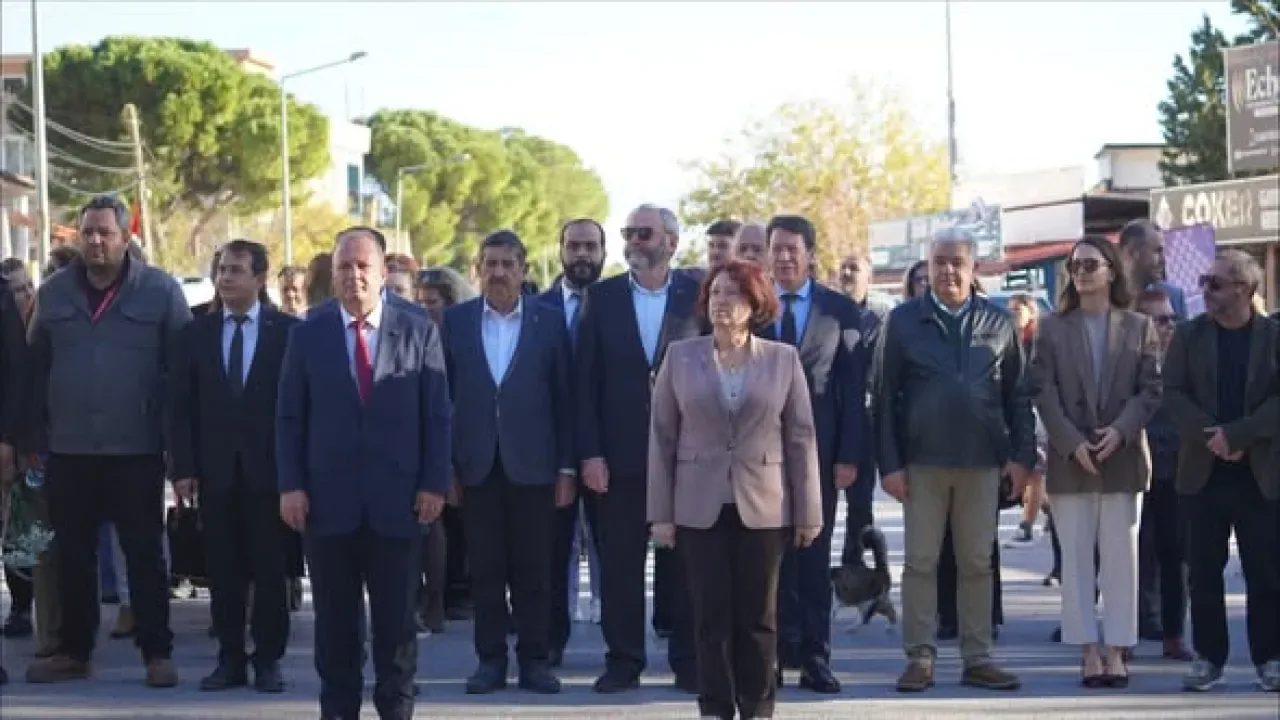 Karaburun'da 24 Kasım Öğretmenler Günü Çelenk Töreni Düzenlendi Karaburun'da 24 Kasım Öğretmenler Günü Çelenk Töreni Düzenlendi
