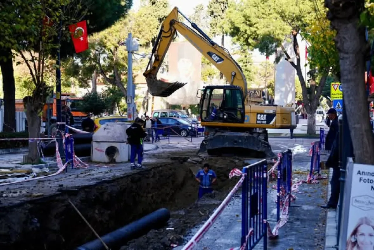 Tire Belediyesi, Atatürk Caddesi'nde Altyapı ve Üstyapı Çalışmalarını Sürdürüyor Tire Belediyesi, Atatürk Caddesi'nde Altyapı ve Üstyapı Çalışmalarını Sürdürüyor
