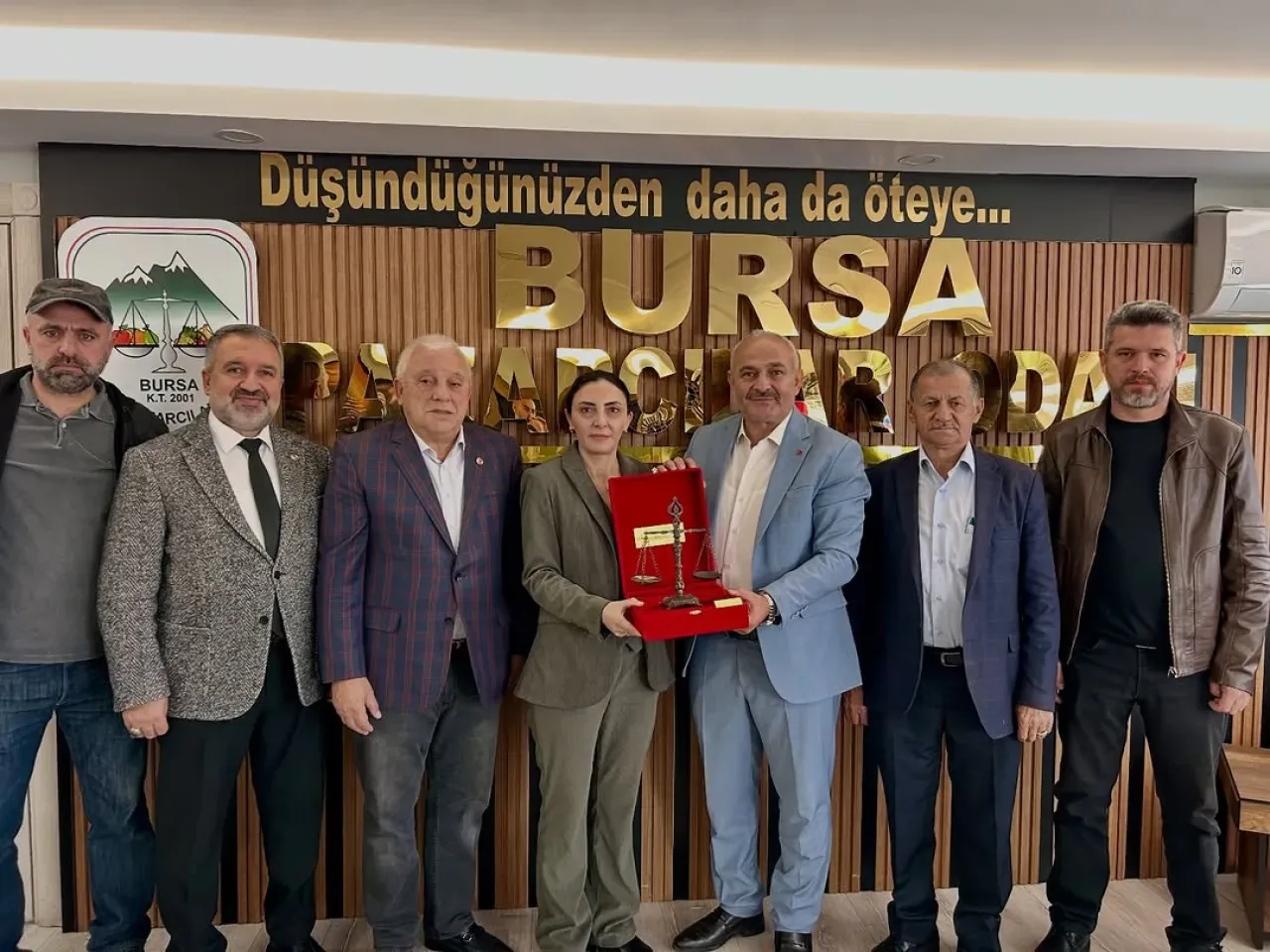 Bursa'da Seyyar Pazarcılar ve Esnafın Sorunları Masaya Yatırıldı Bursa'da Seyyar Pazarcılar ve Esnafın Sorunları Masaya Yatırıldı