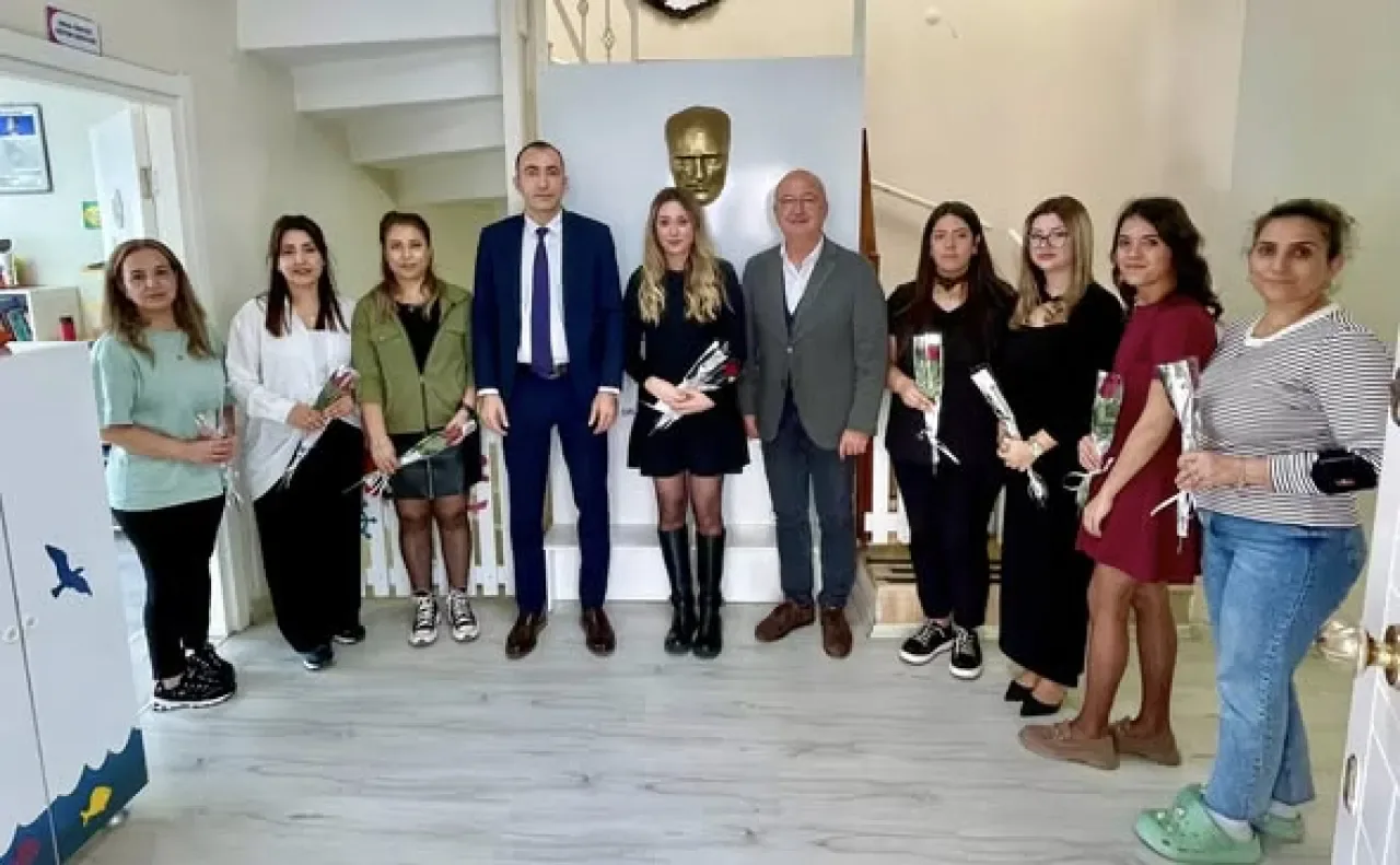 Narlıdere Belediyesi'nden Öğretmenler Günü'nde Anlamlı Kutlama Narlıdere Belediyesi'nden Öğretmenler Günü'nde Anlamlı Kutlama